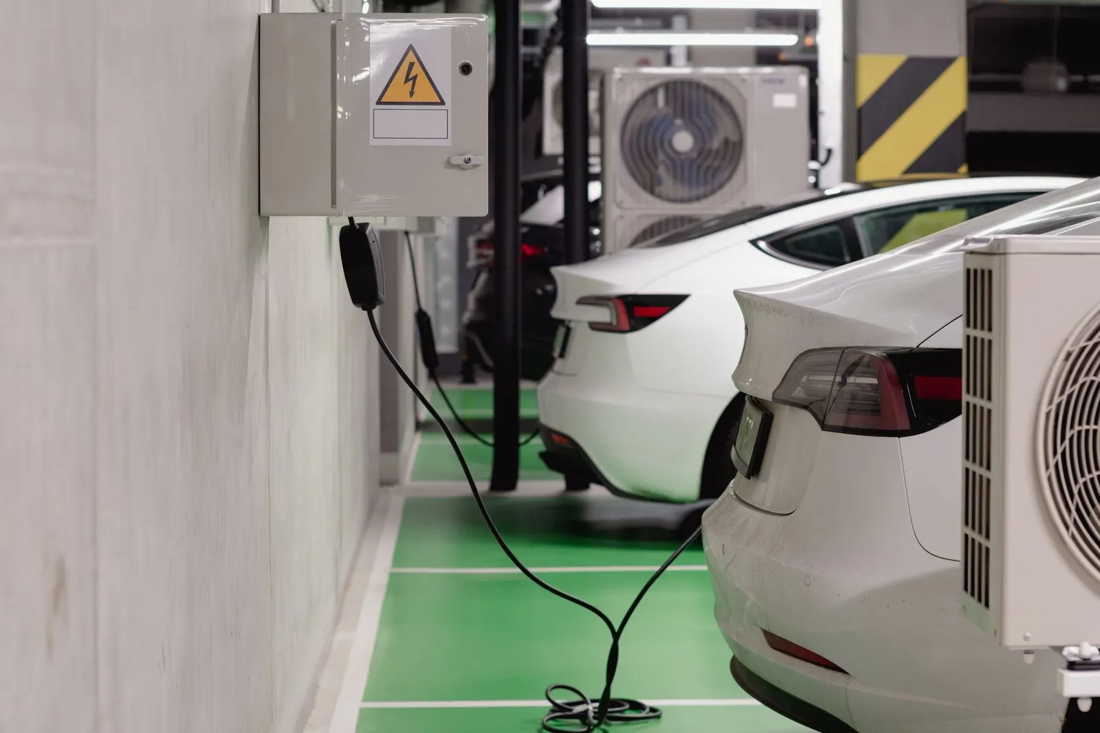 Aides borne de recharge 2026 : ce qui reste vraiment après la fin du crédit d’impôt (maison, copropriété, entreprise)