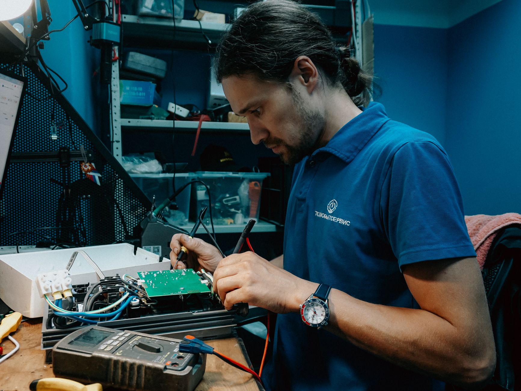 Habilitation électrique BS : ce qu’elle autorise vraiment, pour qui, et comment l’obtenir