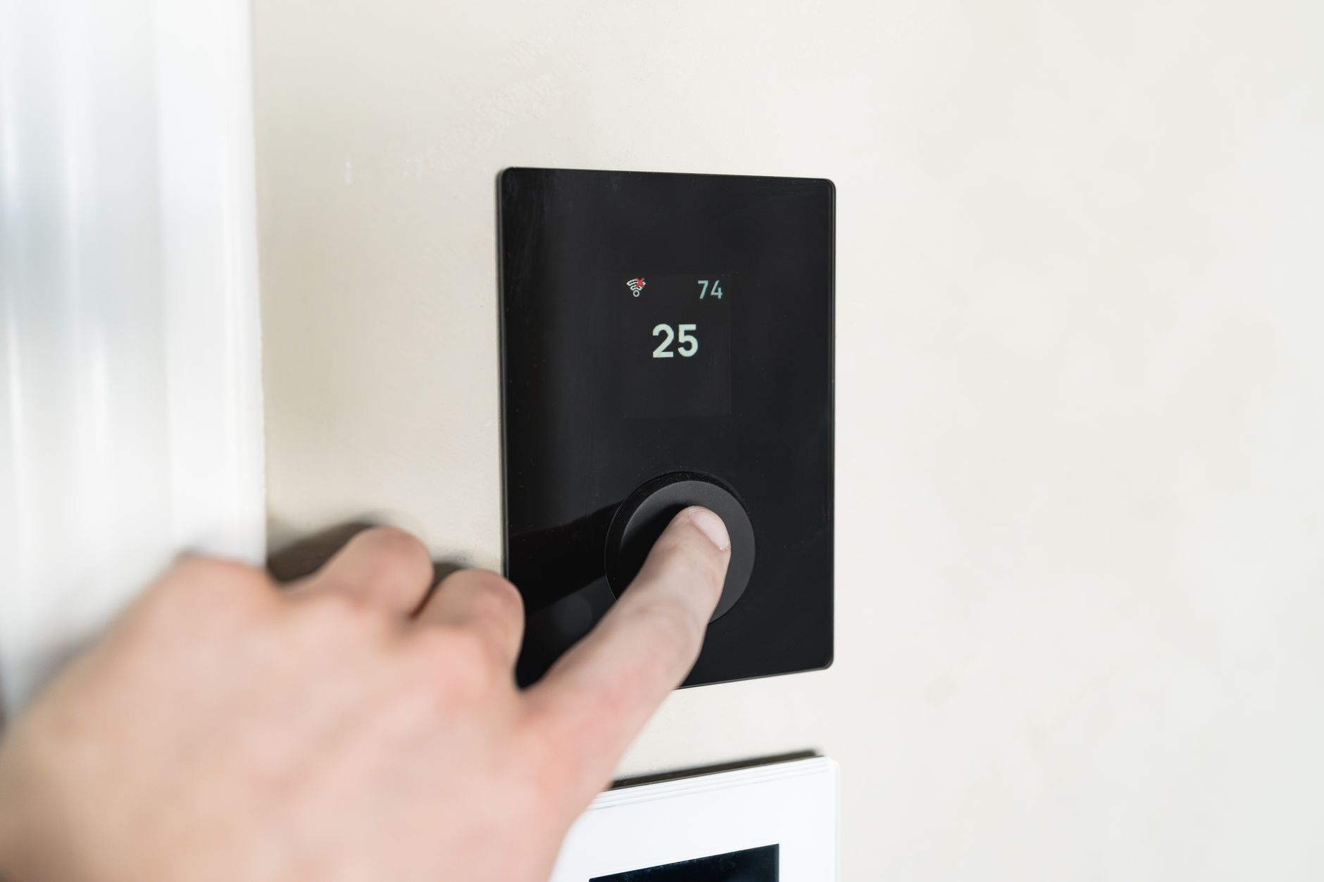 Reprise de la programmation d’une smart home entièrement en domotique KNX dans le Jura.